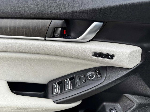 Used 2018 Honda Accord Touring image 18