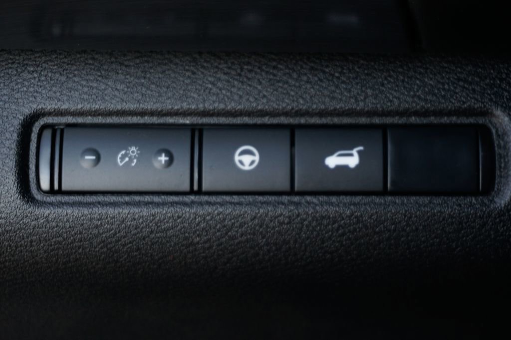 Used 2025 Nissan Pathfinder SL image 19