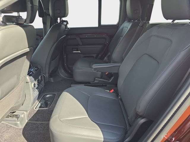 New 2026 Land Rover Defender 130 X-Dynamic SE image 10