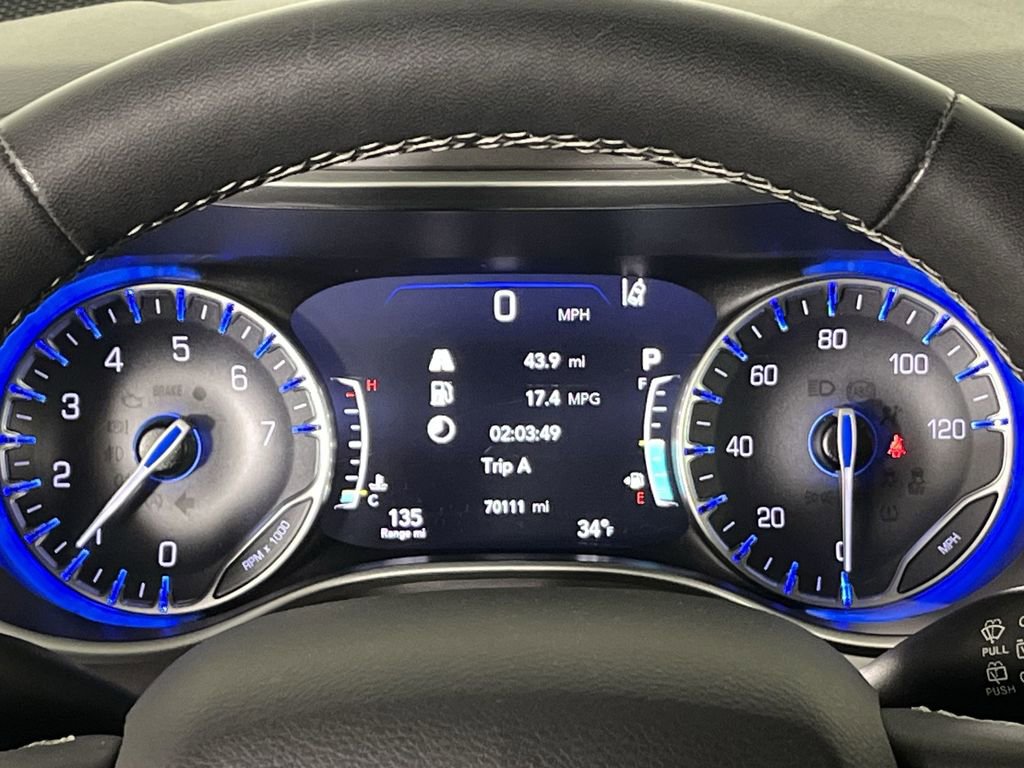 Used 2023 Chrysler Pacifica Touring-L image 15