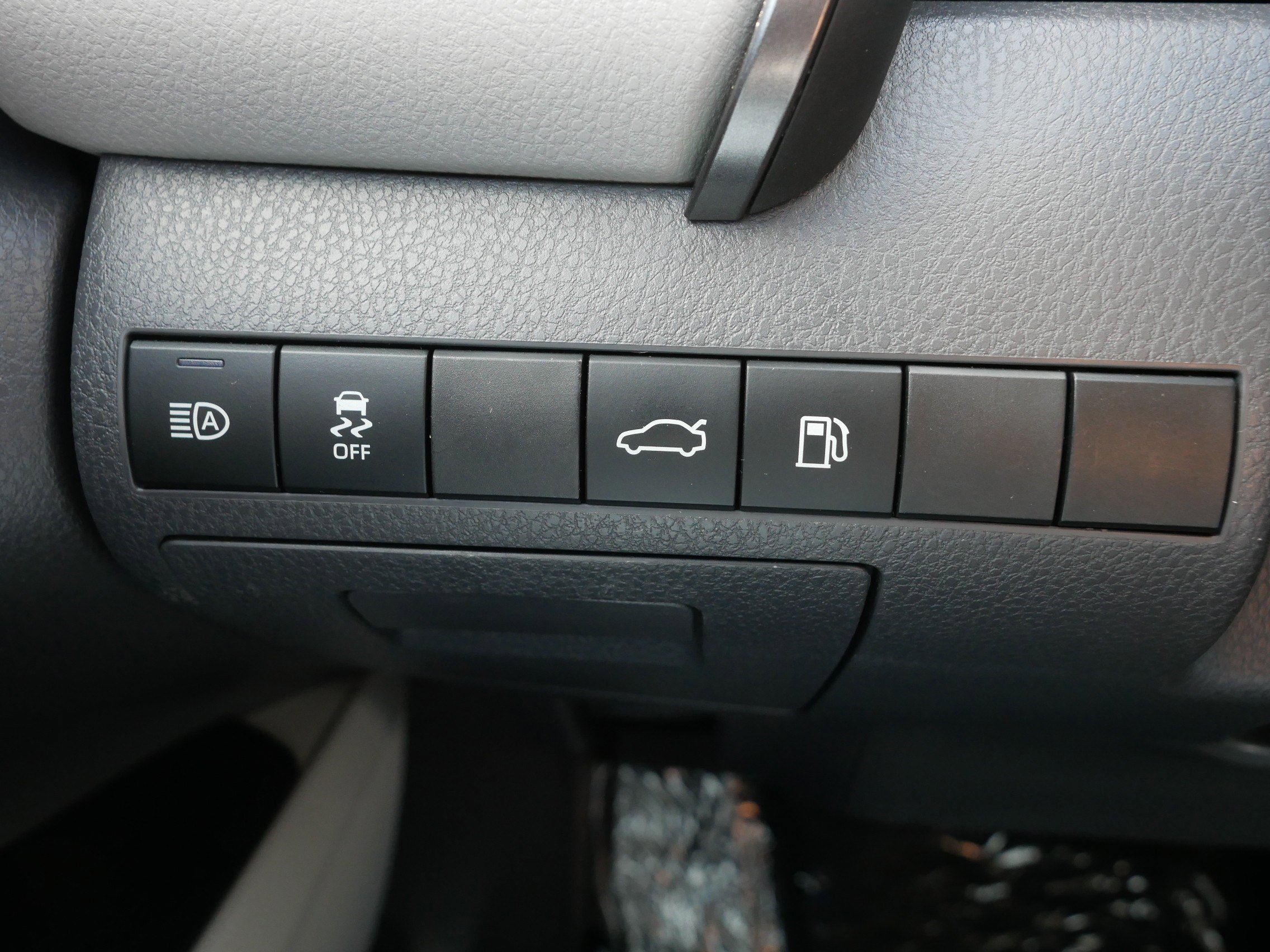Used 2018 Toyota Camry XLE FWD image 26