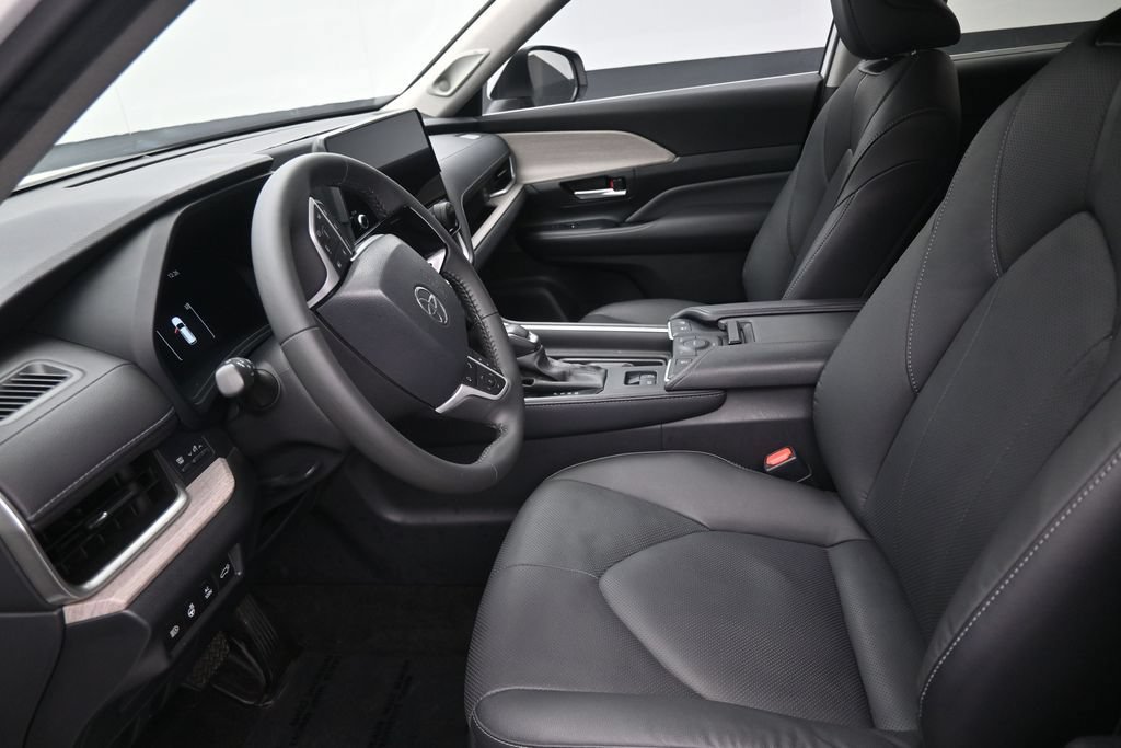 Used 2024 Toyota Grand Highlander AWD Hybrid image 12