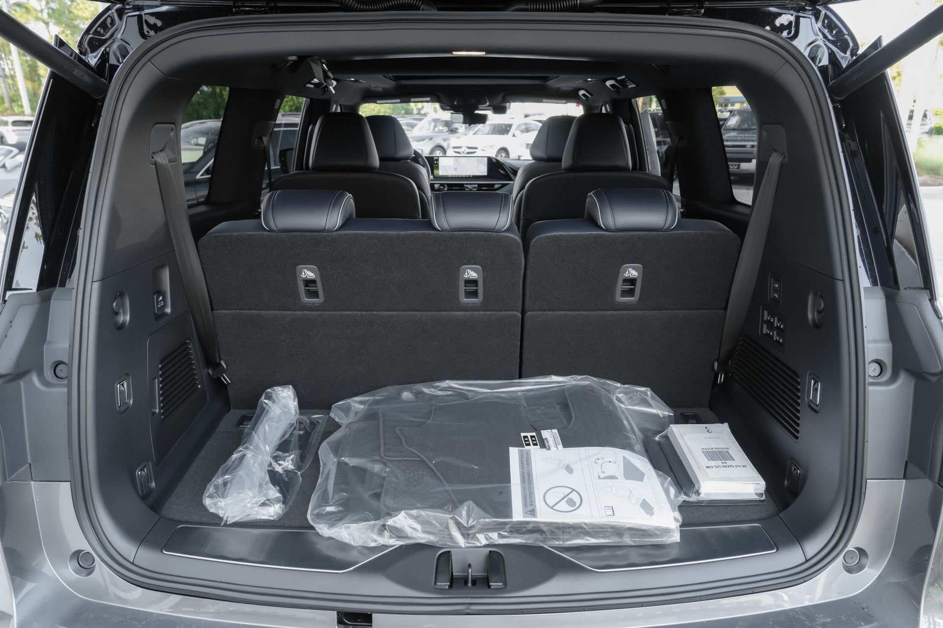 New 2026 INFINITI QX80 4WD w/ Sport Exterior Package image 33