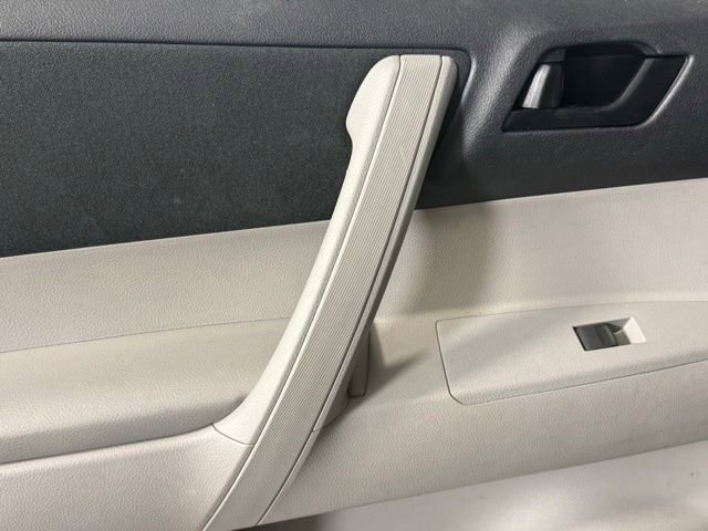 Used 2013 Toyota Highlander FWD image 22