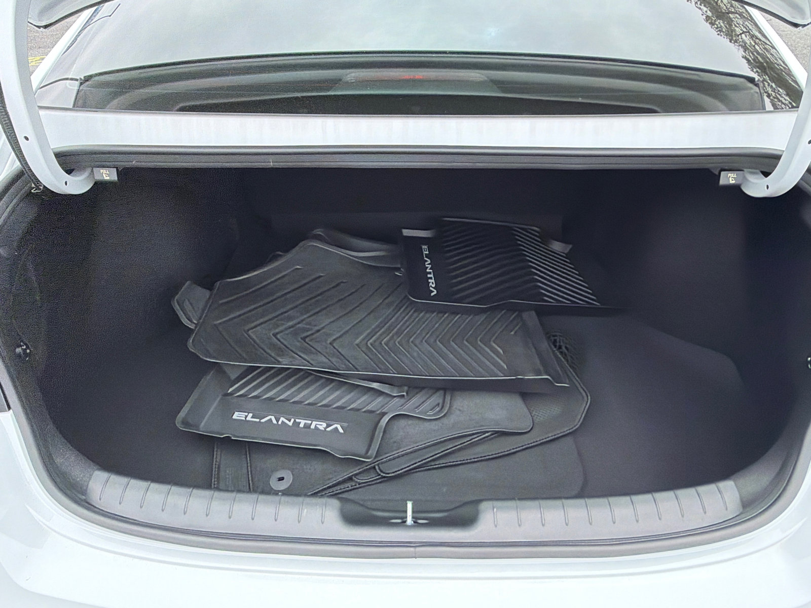 Certified 2025 Hyundai Elantra SEL FWD image 18
