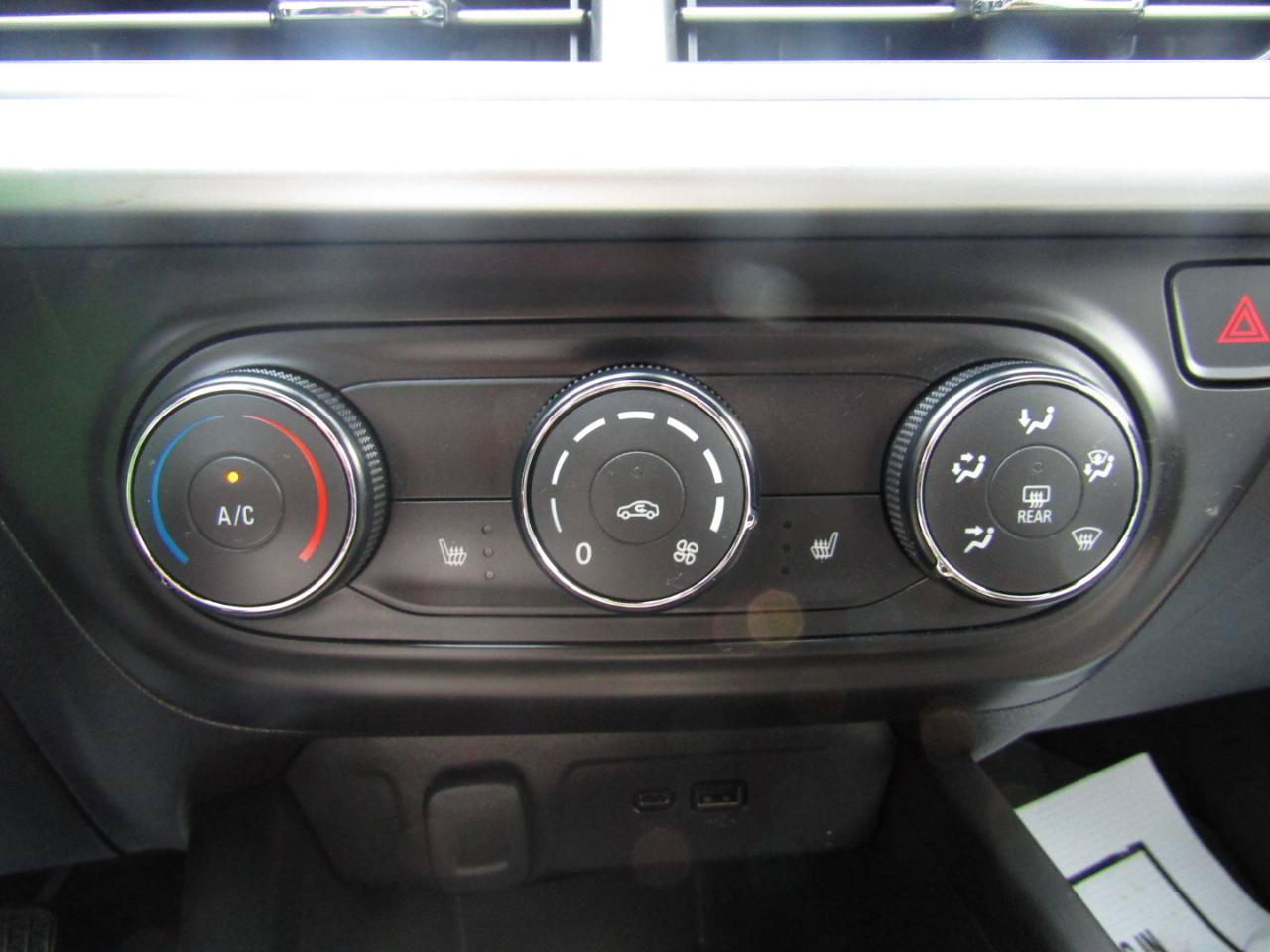 Used 2025 Chevrolet Trax RS FWD image 16