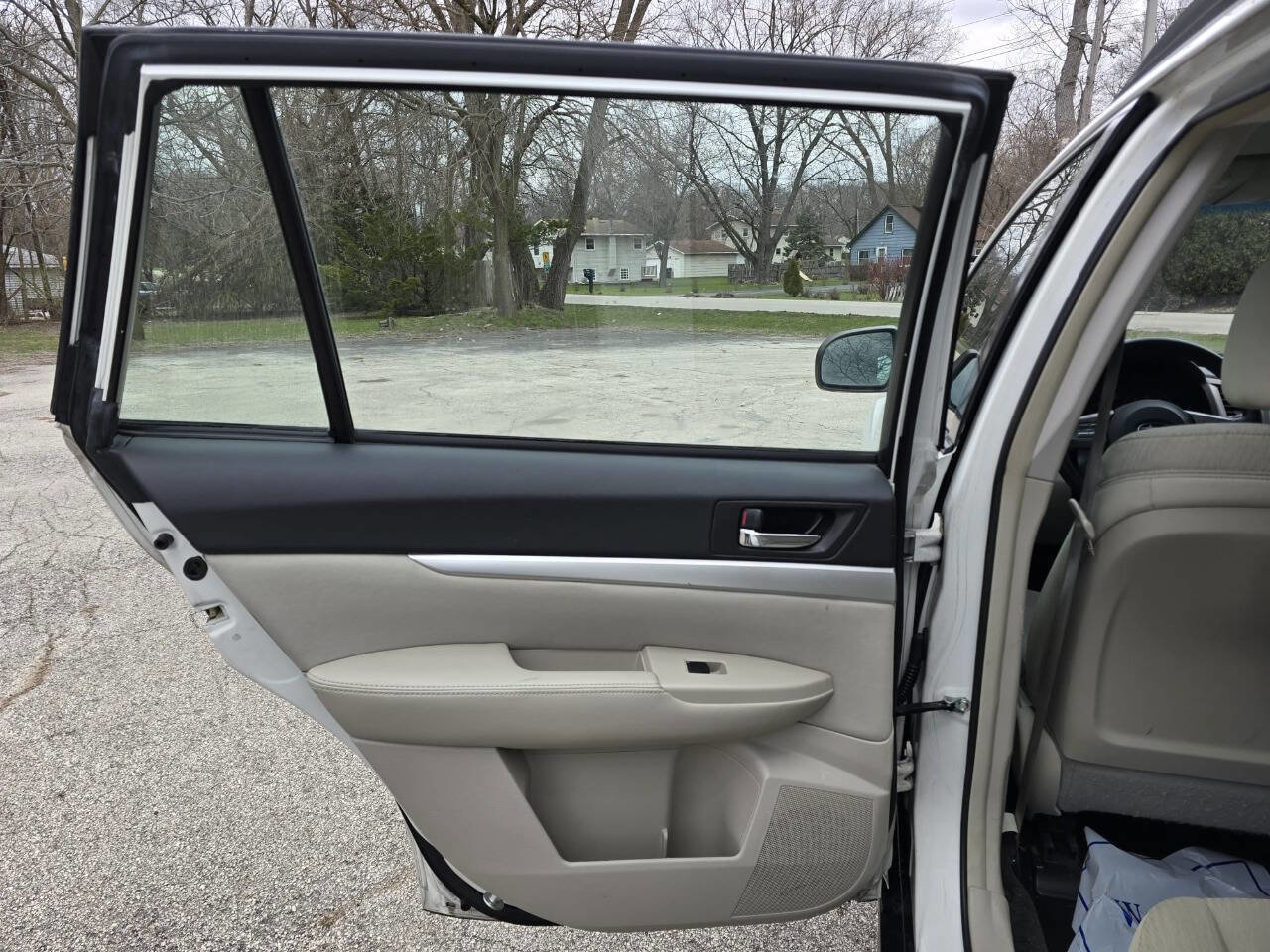 Used 2011 Subaru Outback 2.5i AWD/4WD image 9