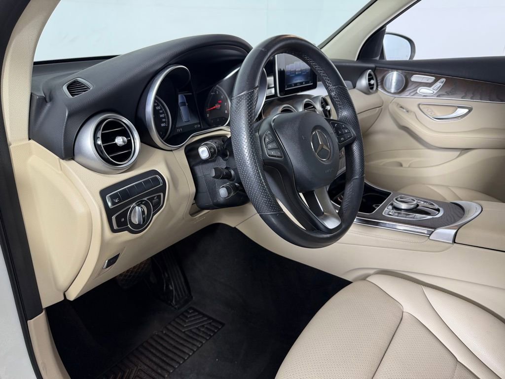 Used 2019 Mercedes-Benz GLC 300 4MATIC image 19