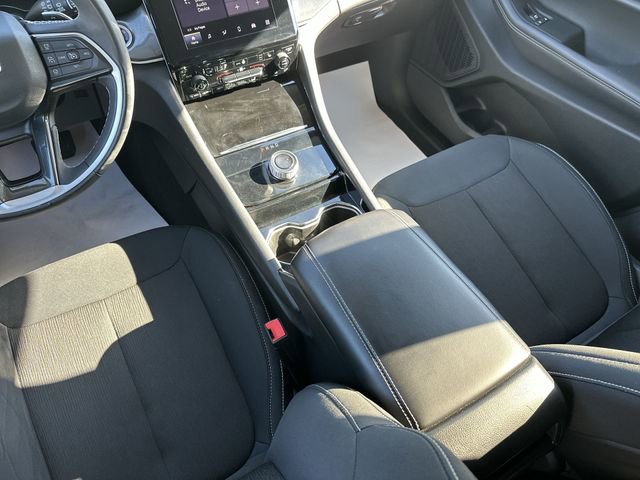 Used 2023 Jeep Grand Cherokee Laredo w/ Luxury Tech Group I AWD/4WD image 23
