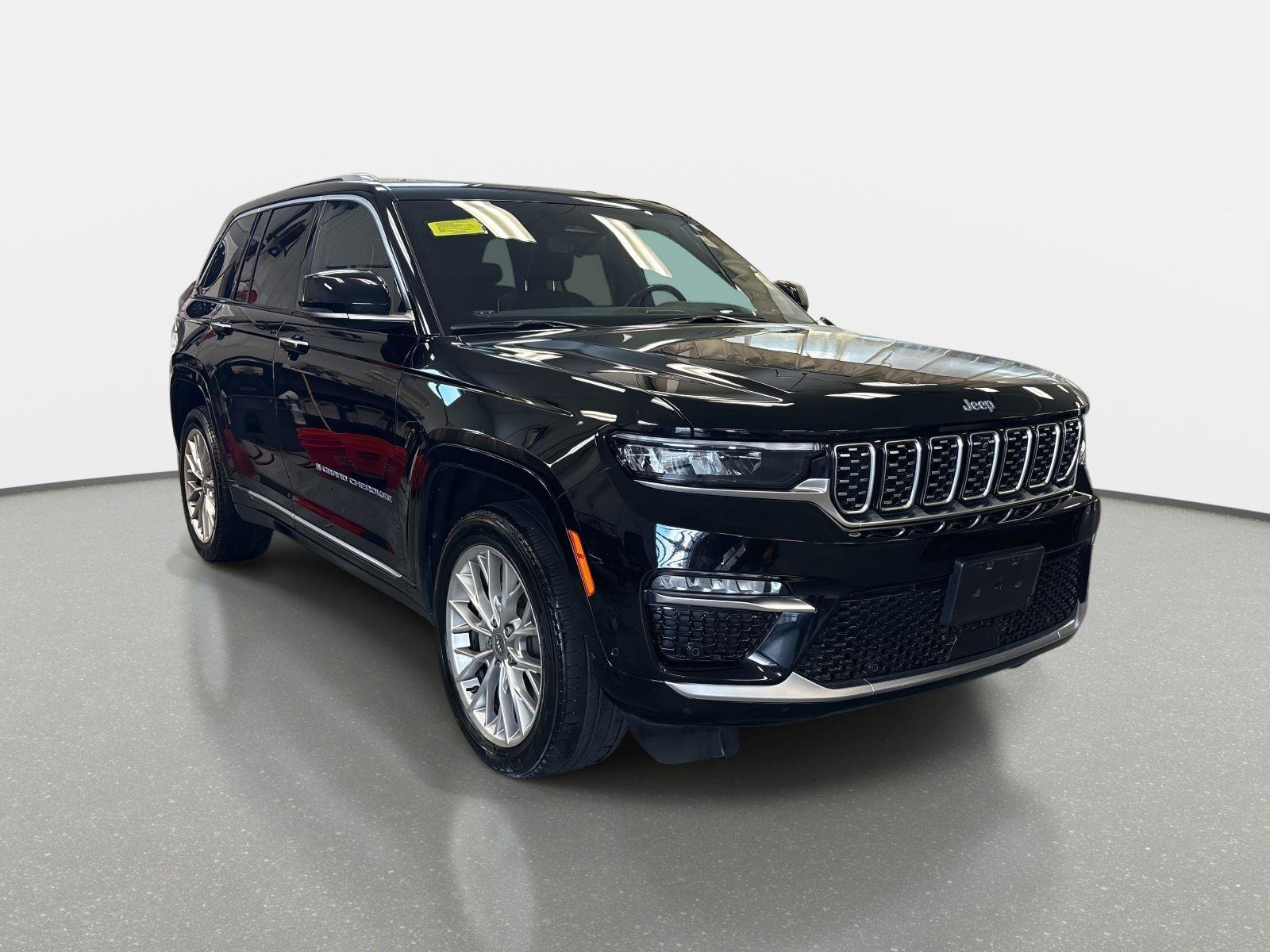 Used 2023 Jeep Grand Cherokee Summit w/ Advanced Protech Group IV image 4