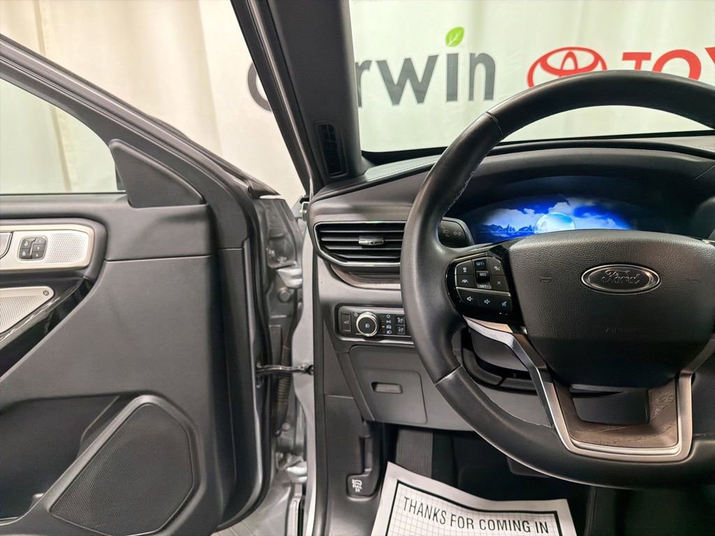 Used 2023 Ford Explorer Platinum w/ Technology Package AWD/4WD image 28