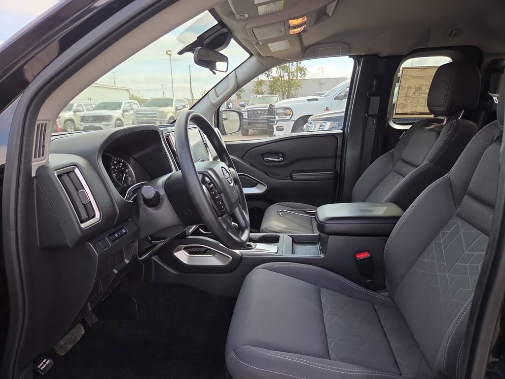 Used 2025 Nissan Frontier SV image 11