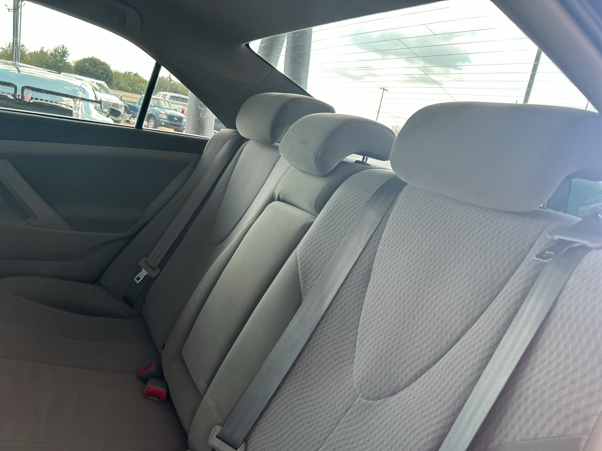 Used 2010 Toyota Camry LE FWD image 16