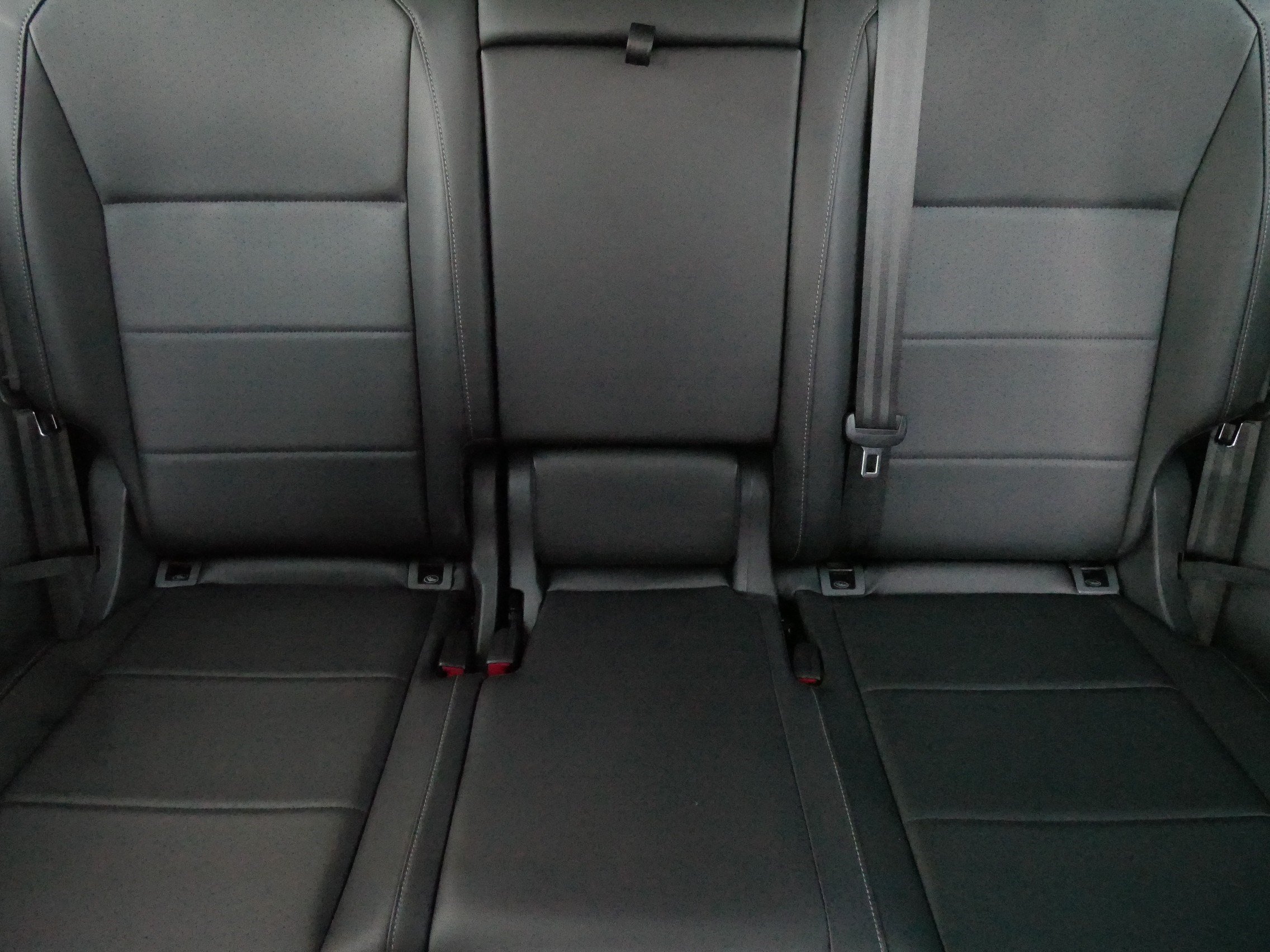 Used 2018 Volkswagen Tiguan SE w/ Panoramic Sunroof Package AWD/4WD image 13