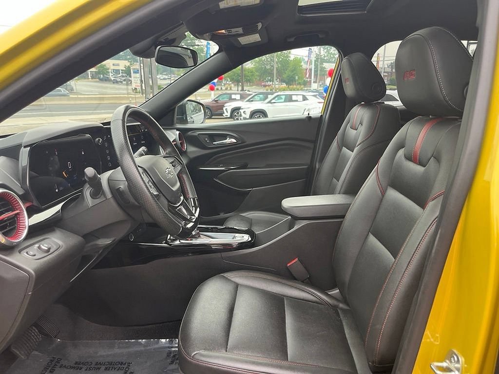 Certified 2024 Chevrolet Trax RS w/ Sunroof Package FWD image 18