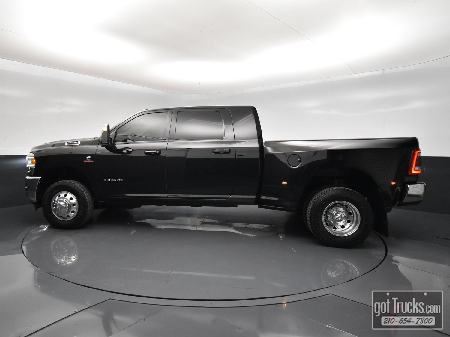 Used 2024 RAM 3500 Laramie w/ Towing Technology Group AWD/4WD image 3