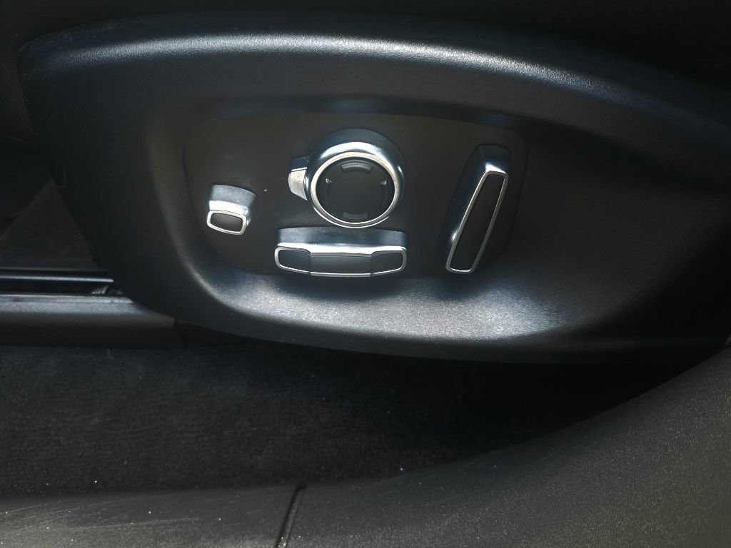 Used 2020 Jaguar F-PACE S image 16