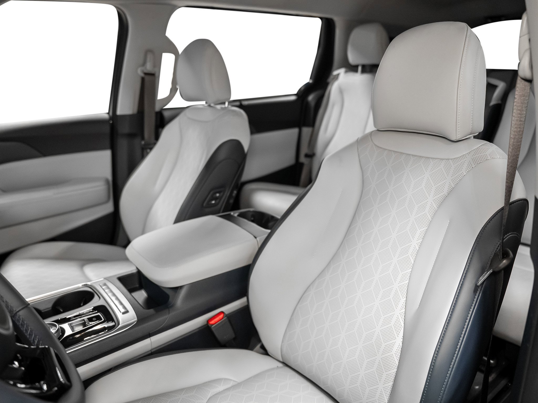 Used 2025 Kia Carnival EX image 31