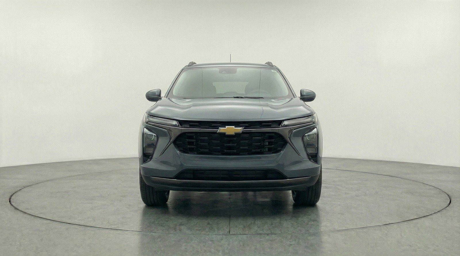 Used 2025 Chevrolet Trax LT FWD image 2
