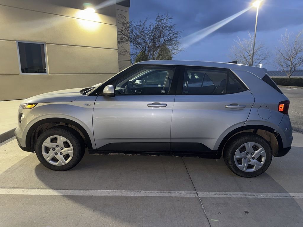 Used 2020 Hyundai Venue SE image 7