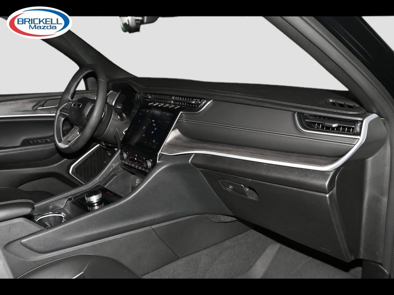 Used 2024 Jeep Grand Cherokee Limited w/ Black Appearance Package RWD image 15