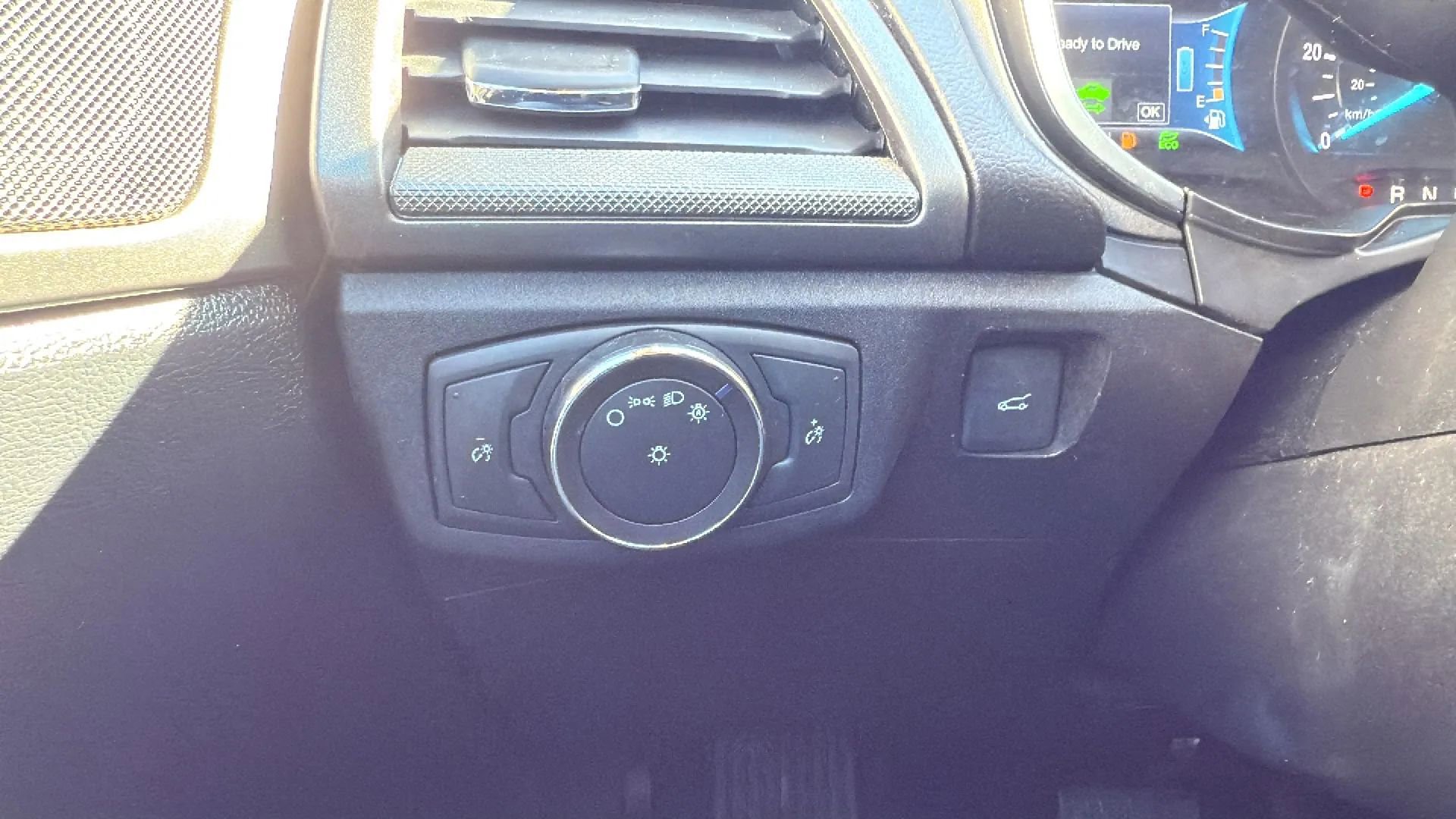 Used 2019 Ford Fusion SE image 15