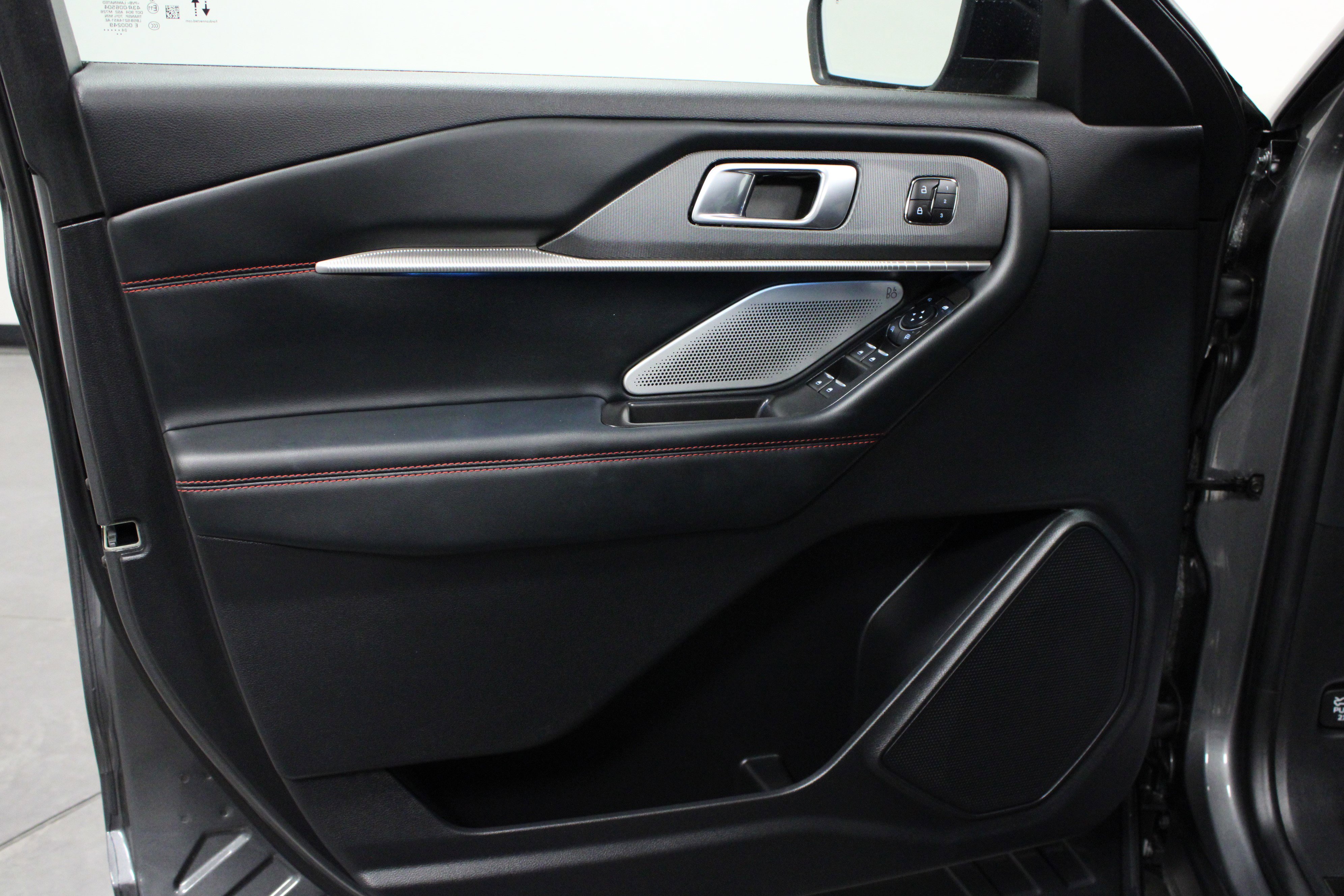 Used 2025 Ford Explorer ST image 11