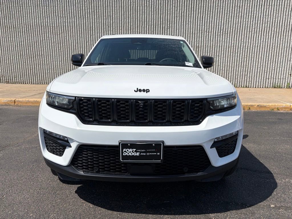 Used 2023 Jeep Grand Cherokee Limited w/ Luxury Tech Group II AWD/4WD image 8