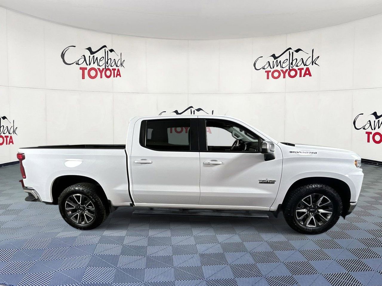 Used 2022 Chevrolet Silverado 1500 LT RWD image 9