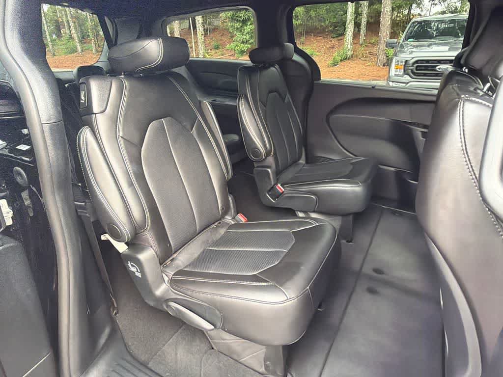 Used 2024 Chrysler Pacifica Touring-L w/ S Appearance Package AWD/4WD image 14