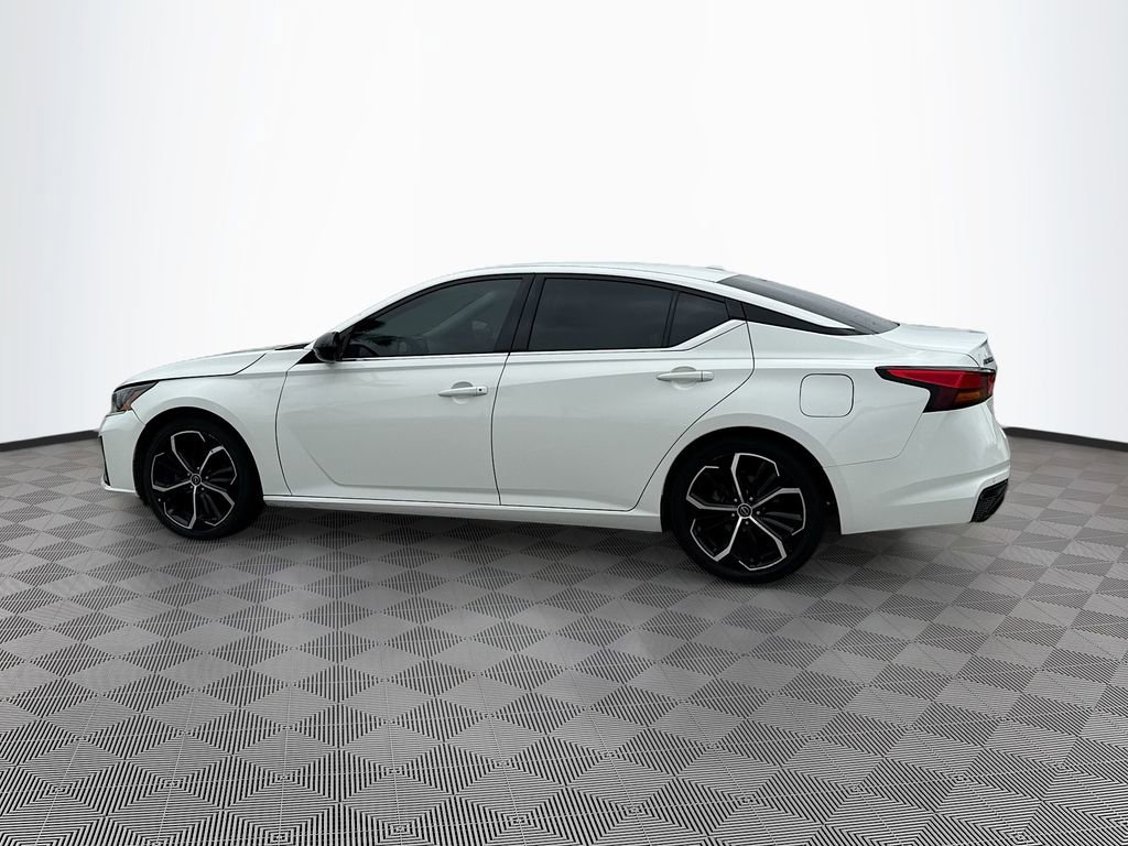Used 2024 Nissan Altima 2.5 SR FWD image 6
