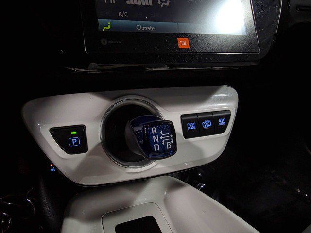 Used 2018 Toyota Prius Prime Advanced image 28