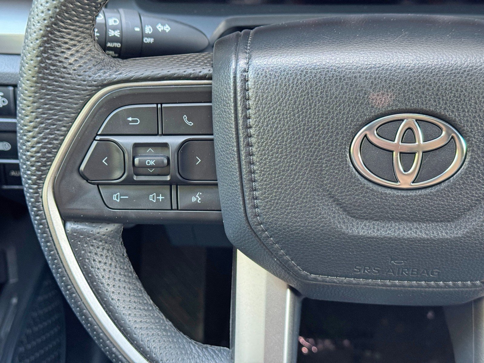 Used 2024 Toyota Tacoma TRD Sport w/ TRD Sport Premium Package AWD/4WD image 21