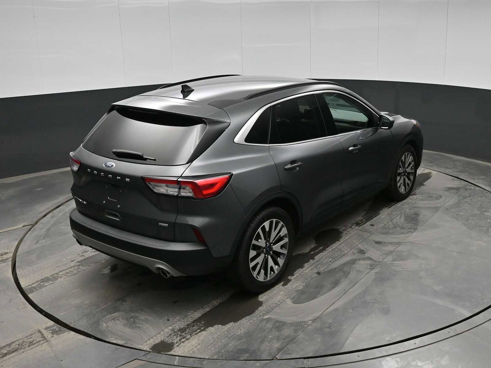 Used 2021 Ford Escape Titanium image 28