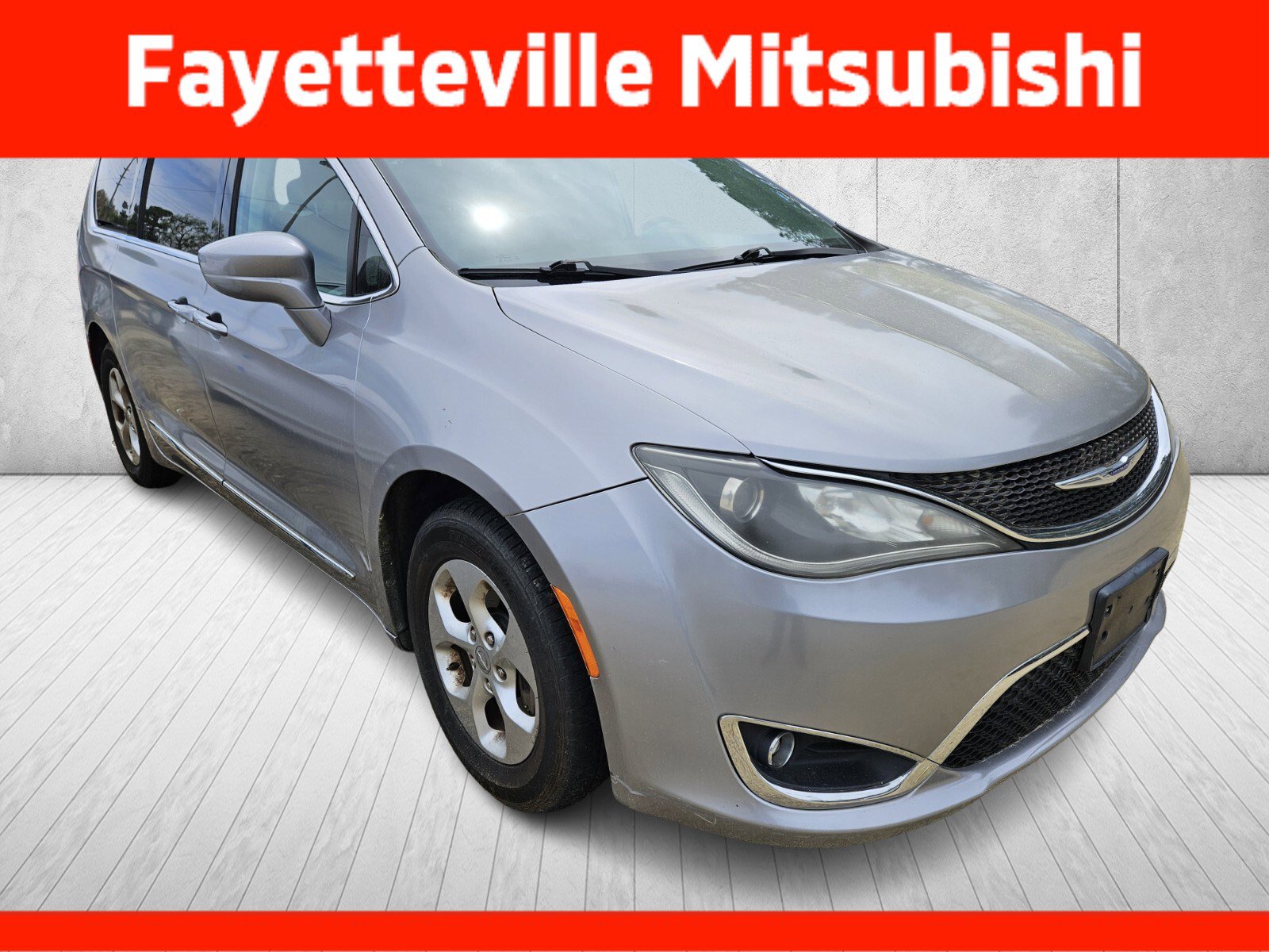 Used 2017 Chrysler Pacifica Touring-L Plus image 2