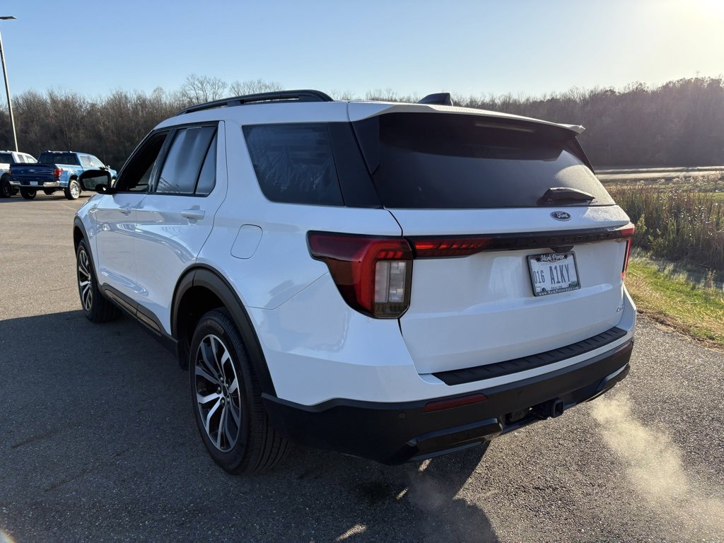Used 2025 Ford Explorer ST-Line image 3