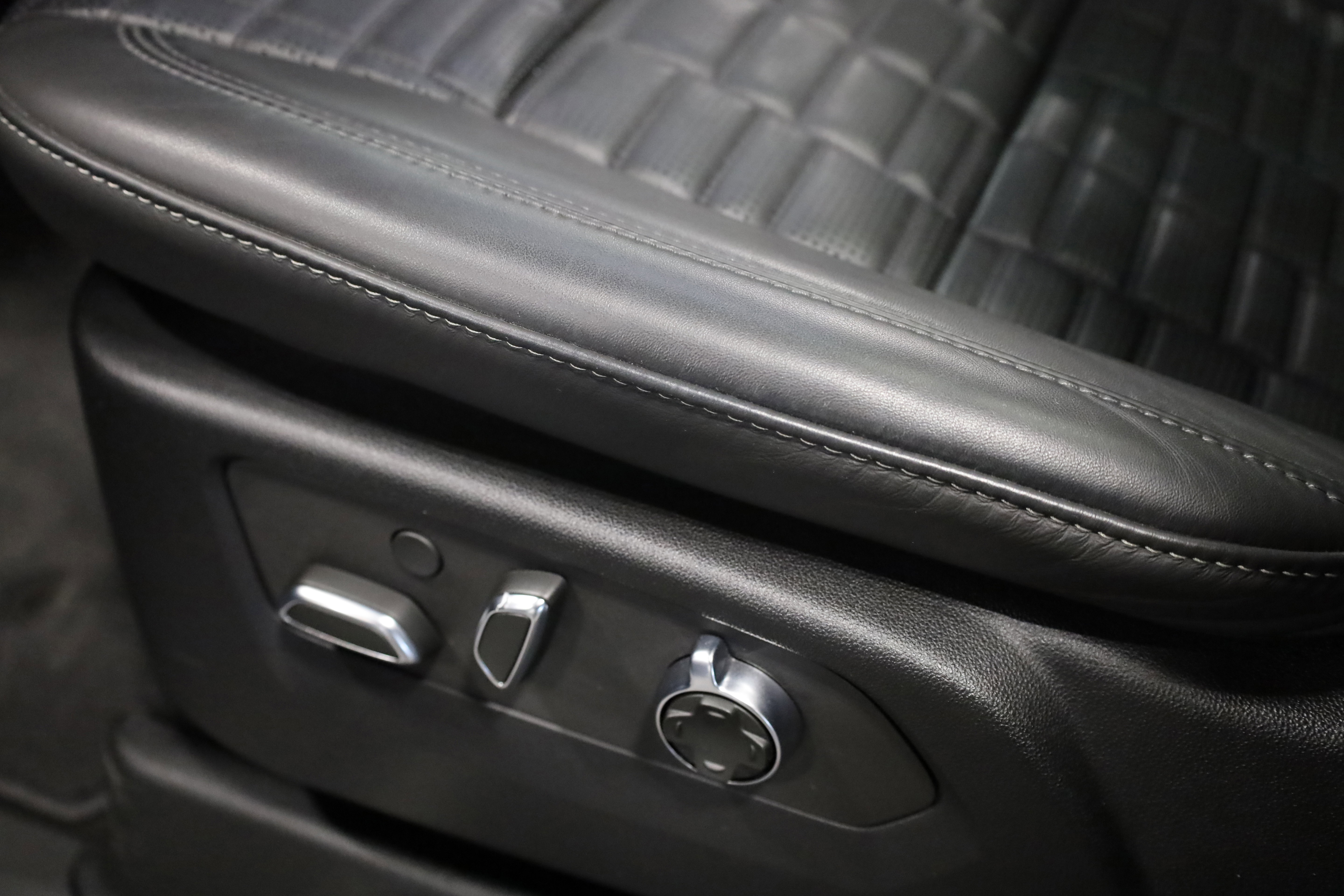 Used 2023 Cadillac Escalade V image 18