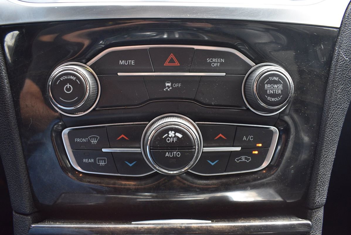 Used 2018 Chrysler 300 Limited image 20