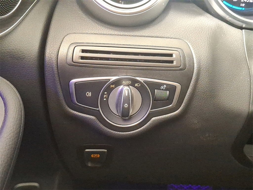 Used 2022 Mercedes-Benz GLC 300 4MATIC image 24