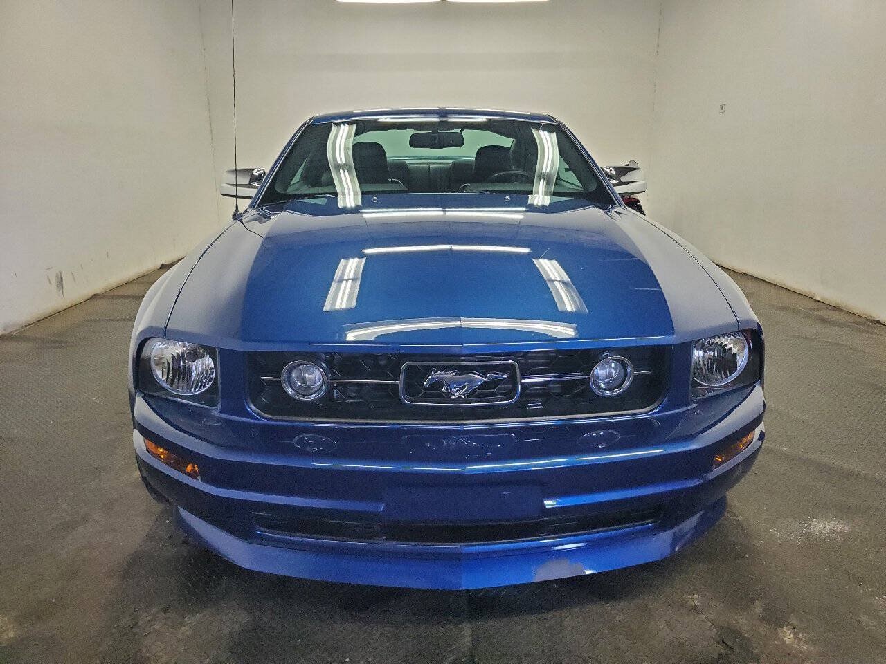 Used 2007 Ford Mustang Premium RWD image 2