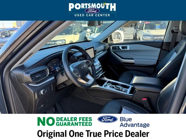 Used 2022 Ford Explorer XLT w/ Equipment Group 202A image 4