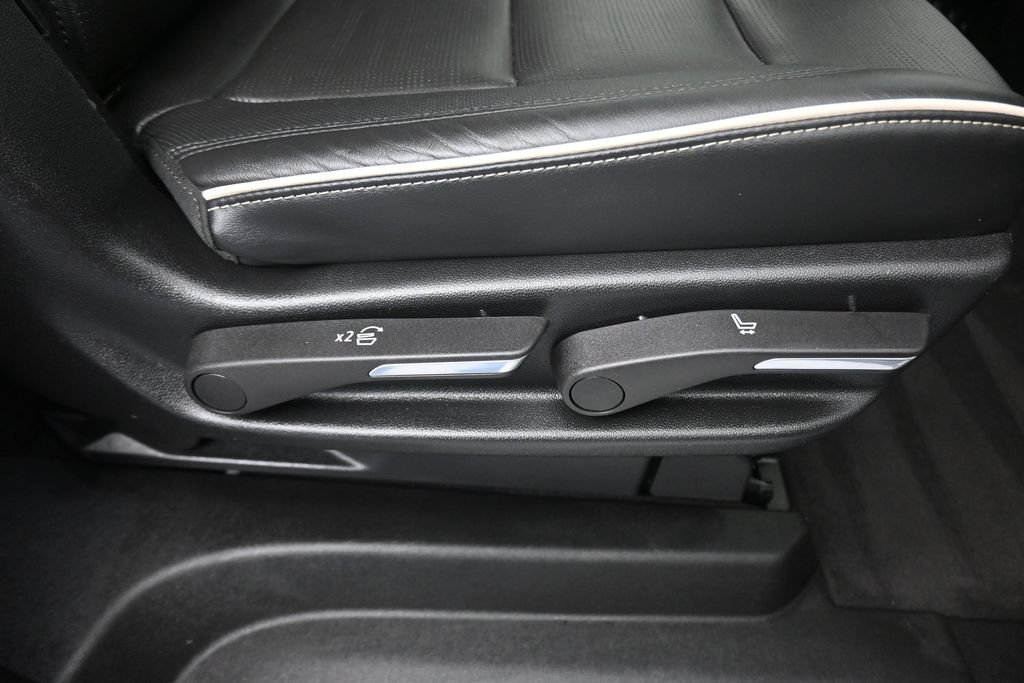 Used 2024 Cadillac Escalade ESV Premium Luxury w/ LPO, Floor Liner Package AWD/4WD image 56