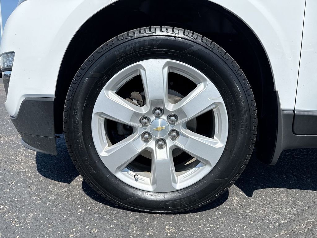 Used 2017 Chevrolet Traverse LT w/ Style and Technology Package FWD image 10
