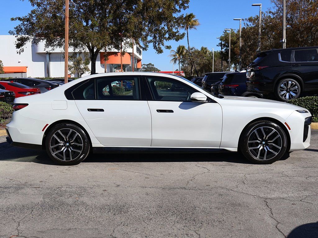 Used 2023 BMW 760i xDrive image 22