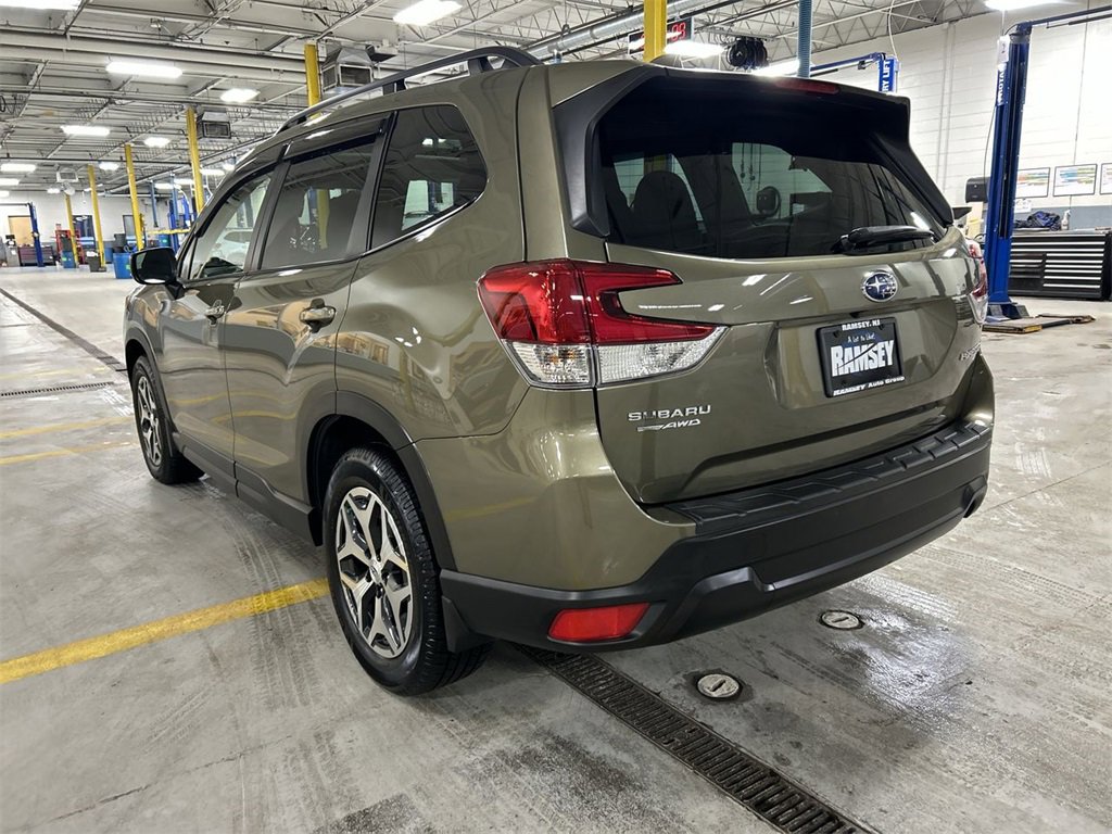 Certified 2023 Subaru Forester Premium image 6