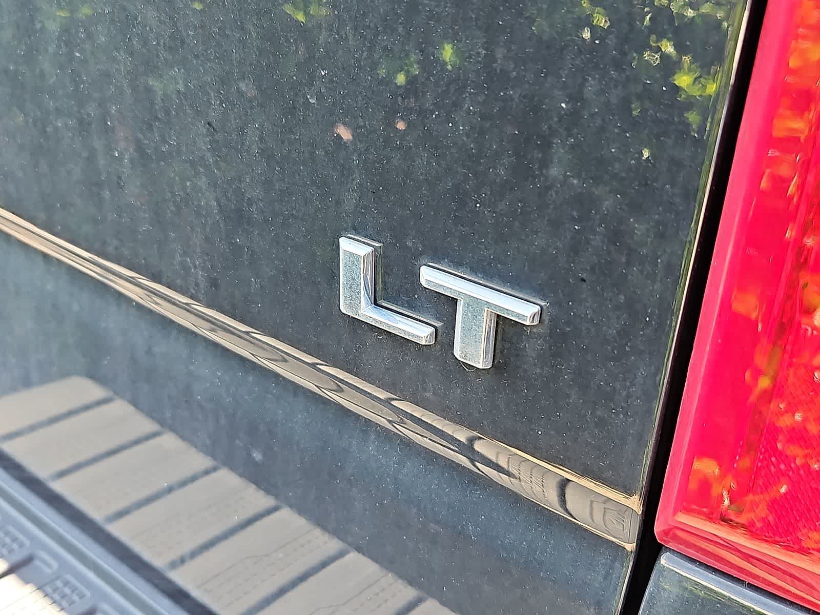 Used 2025 Chevrolet Silverado 1500 LT AWD/4WD image 3