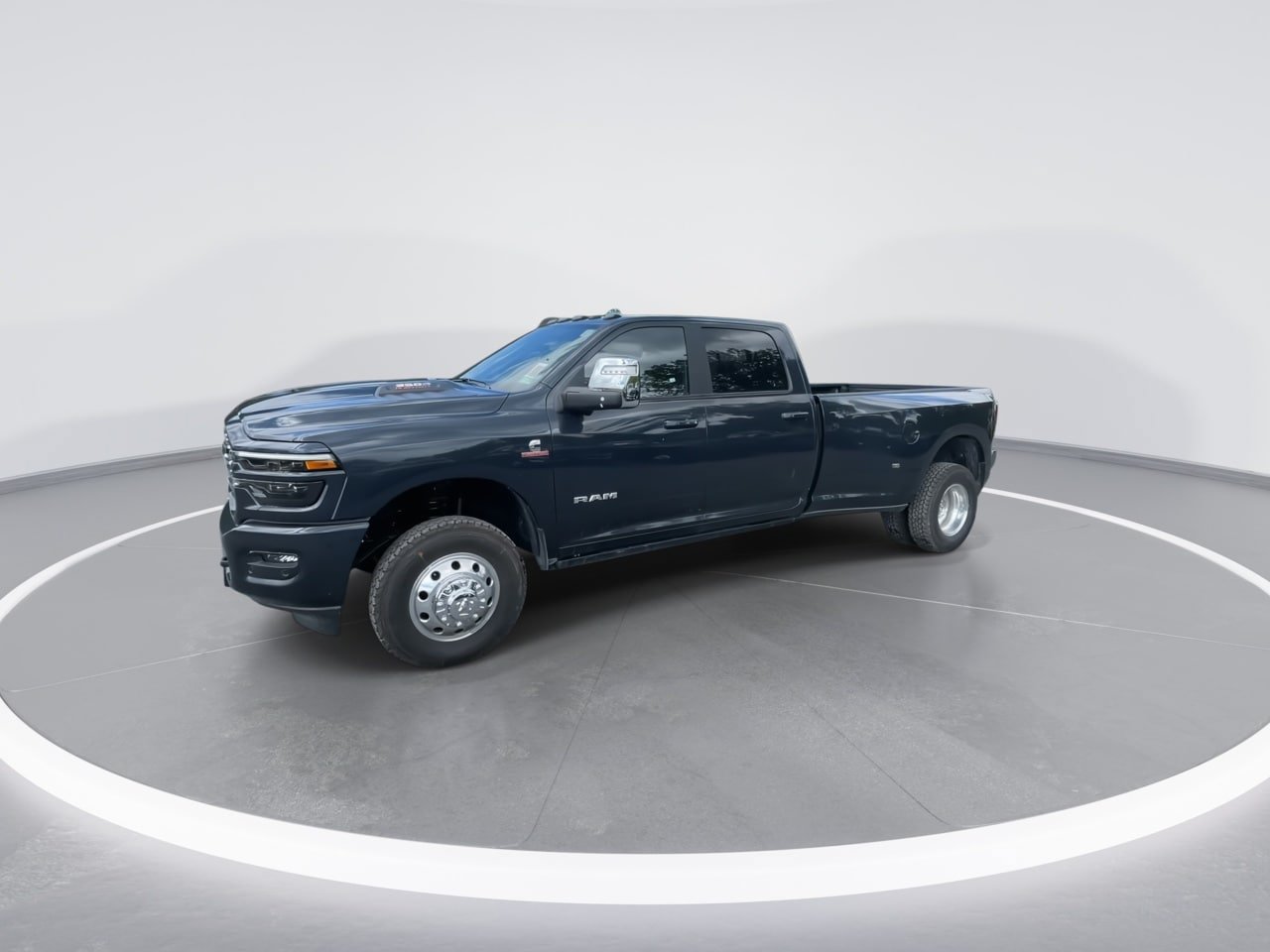 New 2026 RAM 3500 Laramie AWD/4WD image 4