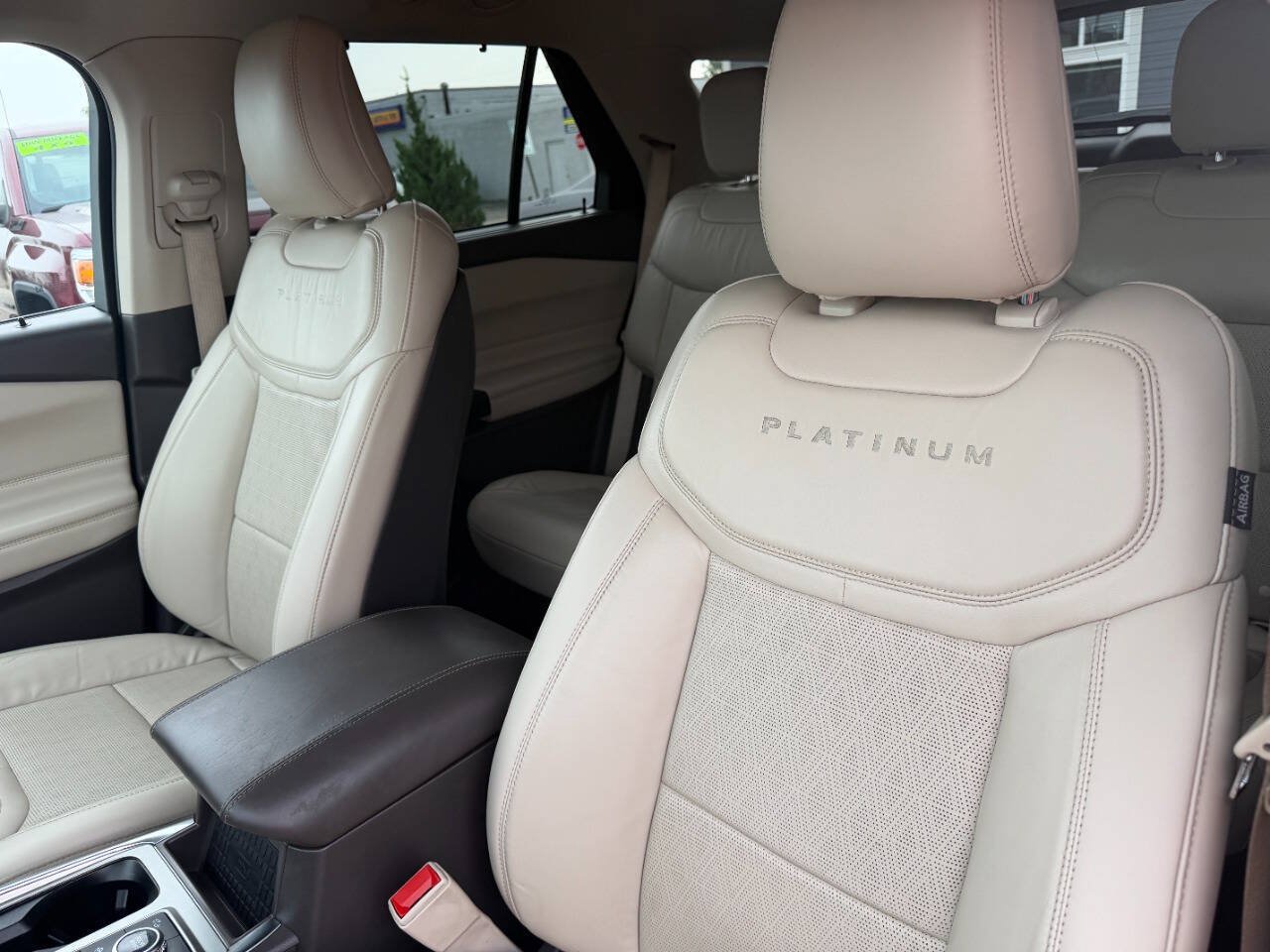 Used 2020 Ford Explorer Platinum w/ Premium Technology Package AWD/4WD image 11