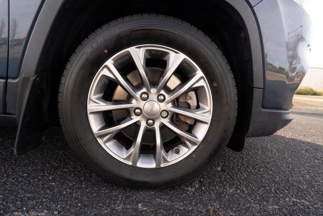 Used 2020 Jeep Cherokee Latitude Plus image 43