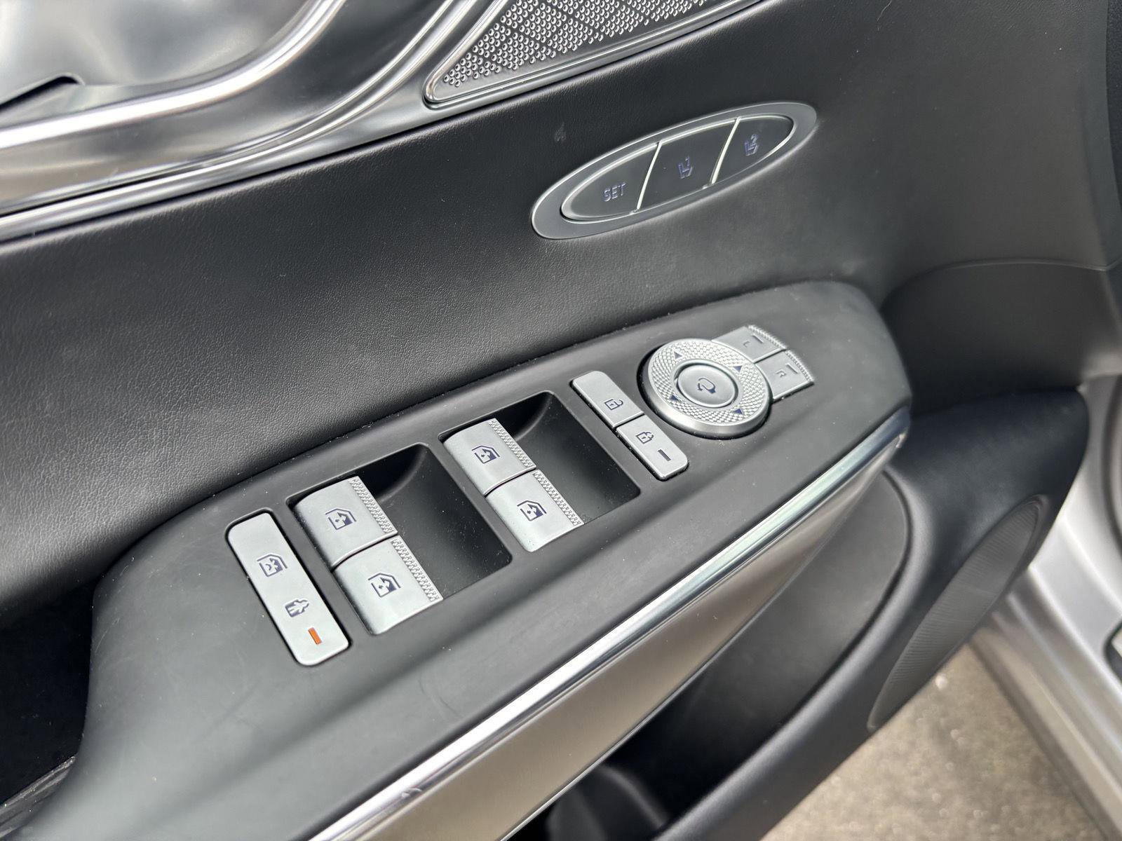 Used 2024 Genesis GV70 2.5T w/ Select Package image 12